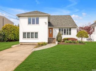 2828 Riverside Ave, Merrick, NY 11566