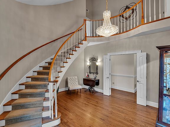 3rd image of 207 Carolina Club Dr