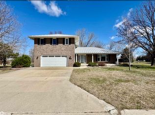 2302 16th Ave N, Clear Lake, IA 50428