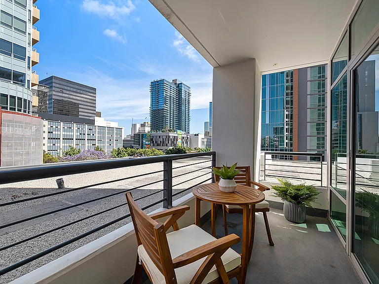 425 W Beech St #601 — Photo 8