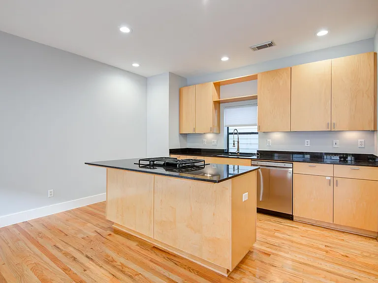 4202 Spencer St — Photo 10