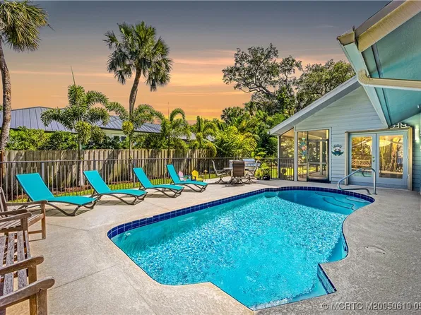 8 Kingston Ct, Sewalls Pt, FL 34996