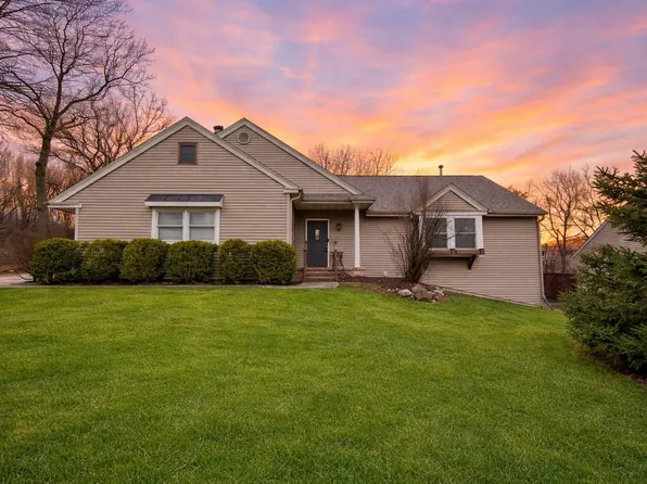 3833 Pepper Dr, Rockford, IL 61114