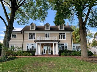 400 Hunt Ln, Manhasset, NY 11030