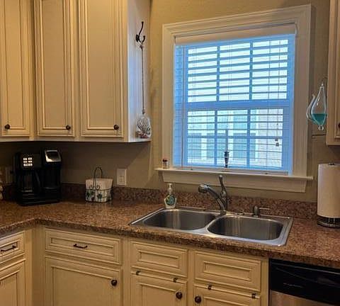 3rd image of 3356 Ellsworth Drive #B