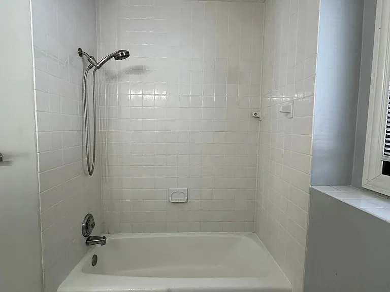 543 Broadway Ave N — Photo 9