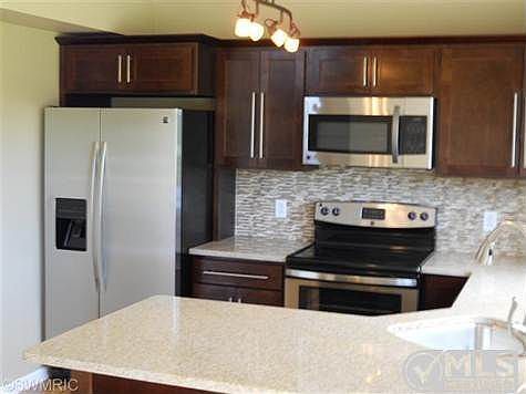3rd image of 285 Jennifer Ln
