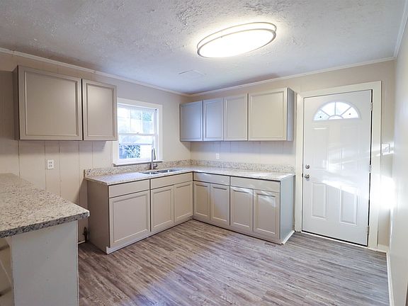 2nd image of 145 Ross Ave