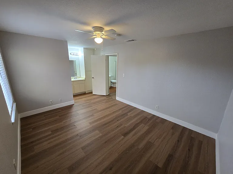 1117 W Swain Rd #18 — Photo 8