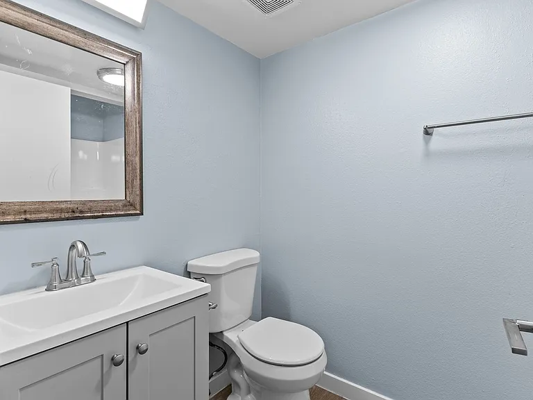 533 E 11th Street — Photo 11