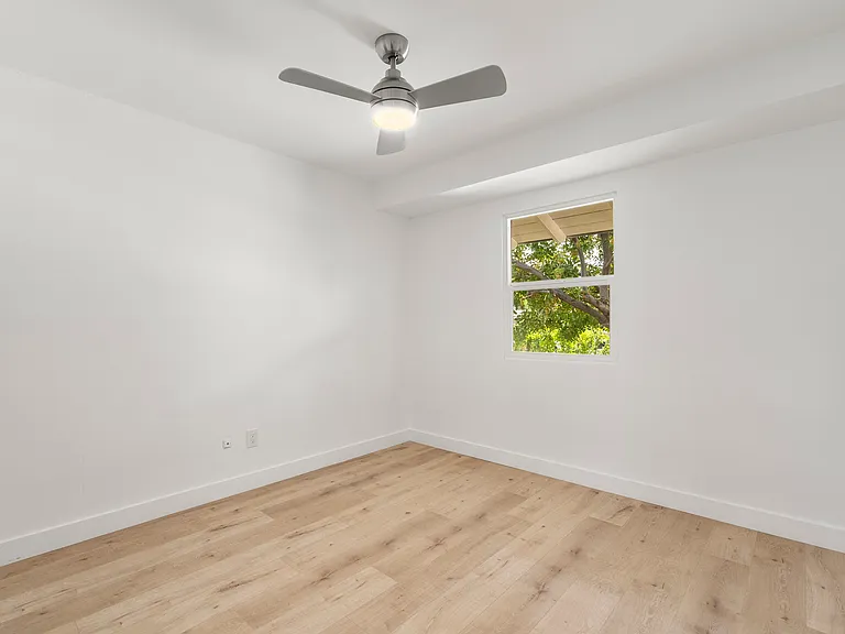 21731 Bryant St — Photo 13
