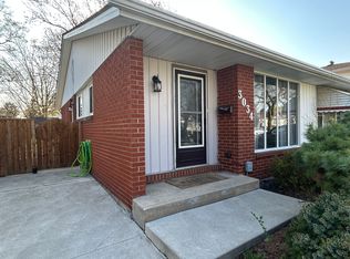 3034 Suffolk St, Windsor, ON N8R1P2