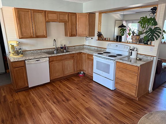 3rd image of 353 Wildflower Dr
