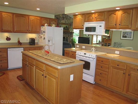 3rd image of 1427 Anderson Rd