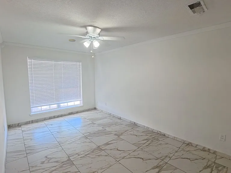 915 Tony Sanchez Dr SE — Photo 17