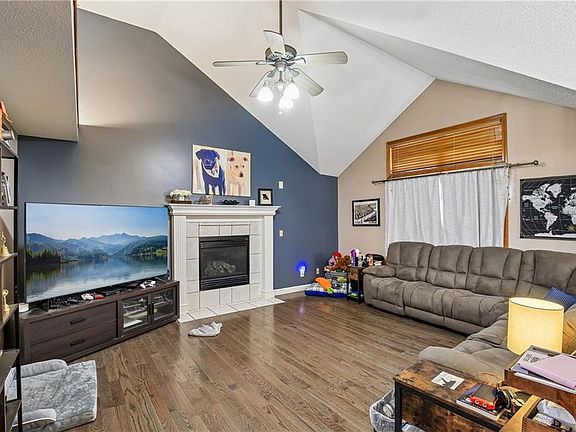 5th image of 203 Broadmoor Dr