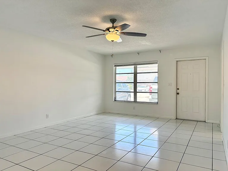 1605 NE 50th Ct #1 — Photo 5