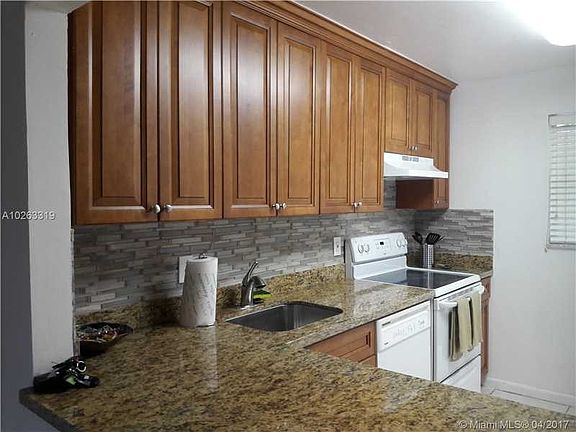 3rd image of 5515 Lakewood Cir N APT 122