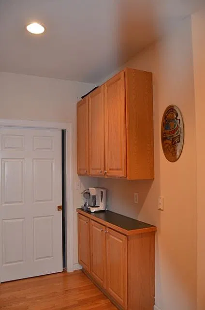 3 bed, 2.5 bath, 1321 sqft, $4,000 — Photo 3