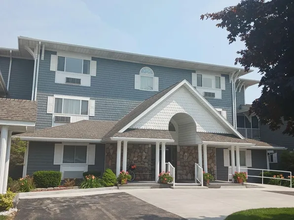 4500 Lakeshore Rd APT 24, Fort Gratiot, MI 48059
