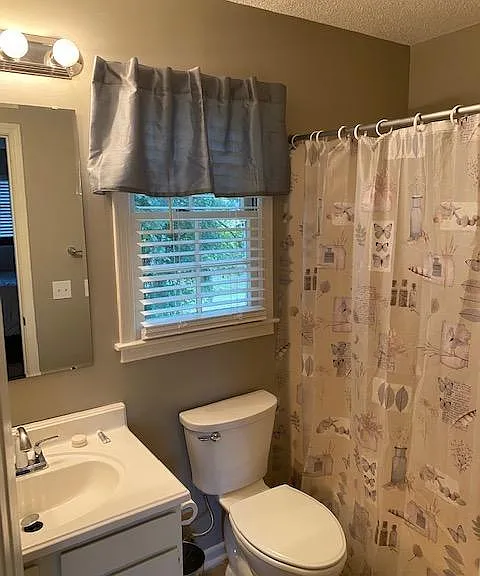 103 Wyeth Ln — Photo 16