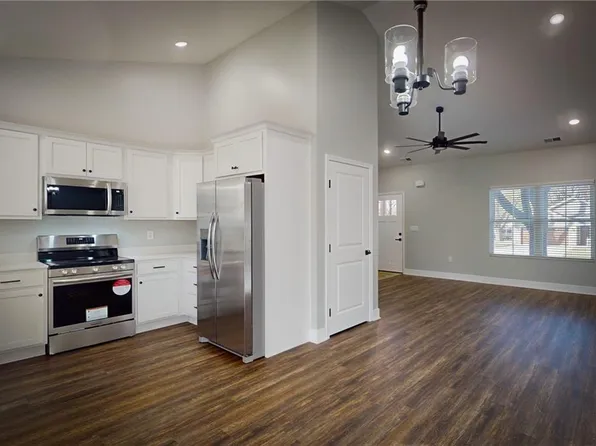 433 S Sycamore St, Ottawa, KS 66067