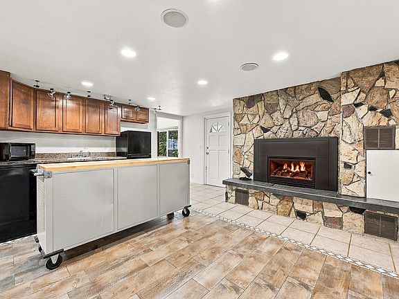 2nd image of 19598 Hill Dr