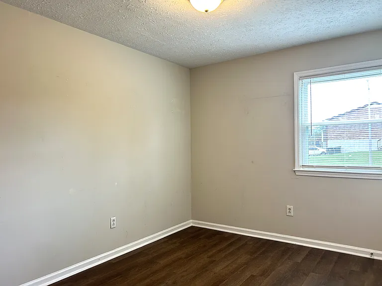 1286 Centre Pkwy — Photo 12