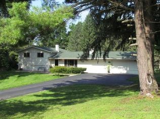 3449 E Pineview Dr, Dexter, MI 48130
