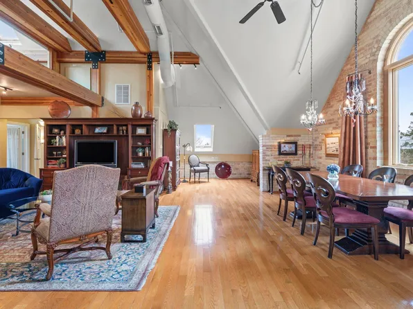 830 Cottageview Dr Suite 403, Traverse City, MI 49684