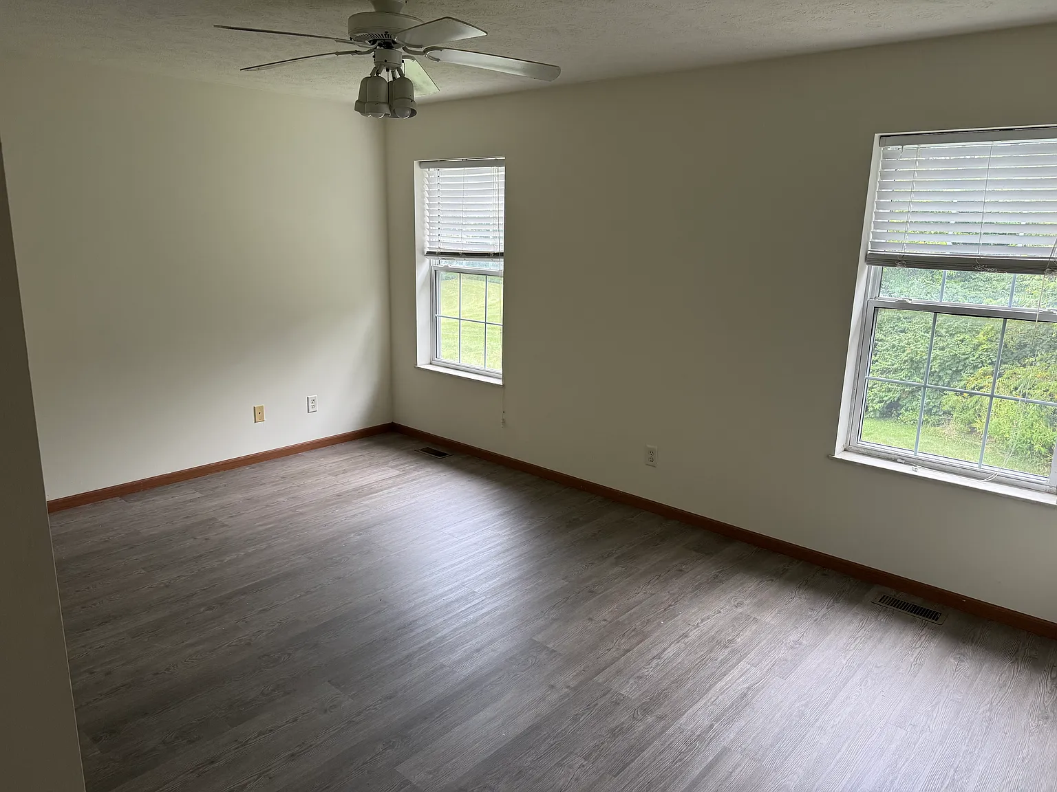 3 bed, 2.5 bath, 1400 sqft, $1,700 — Photo 4