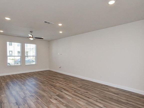 4th image of 2805 Jacaranda Dr