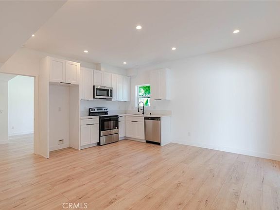 4th image of 6837 Yolanda Ave