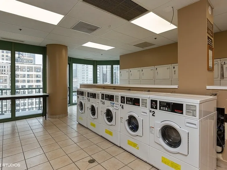 111 W Maple St #2408 — Photo 3