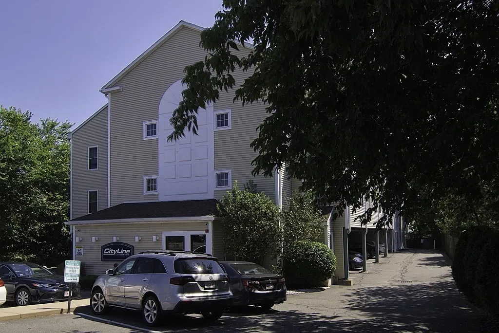2 bed, 900 sqft, $2,600 — Photo 2