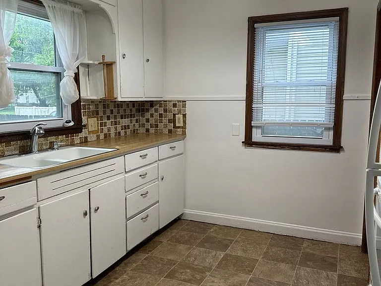 1727 Franklin St — Photo 2