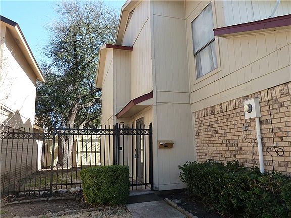 3rd image of 2936 Canis Cir