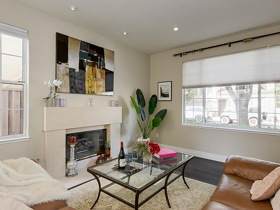 5th image of 516 Villa Centre Way