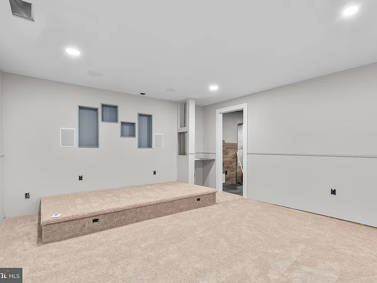 930 Forsythia Ln — Photo 42