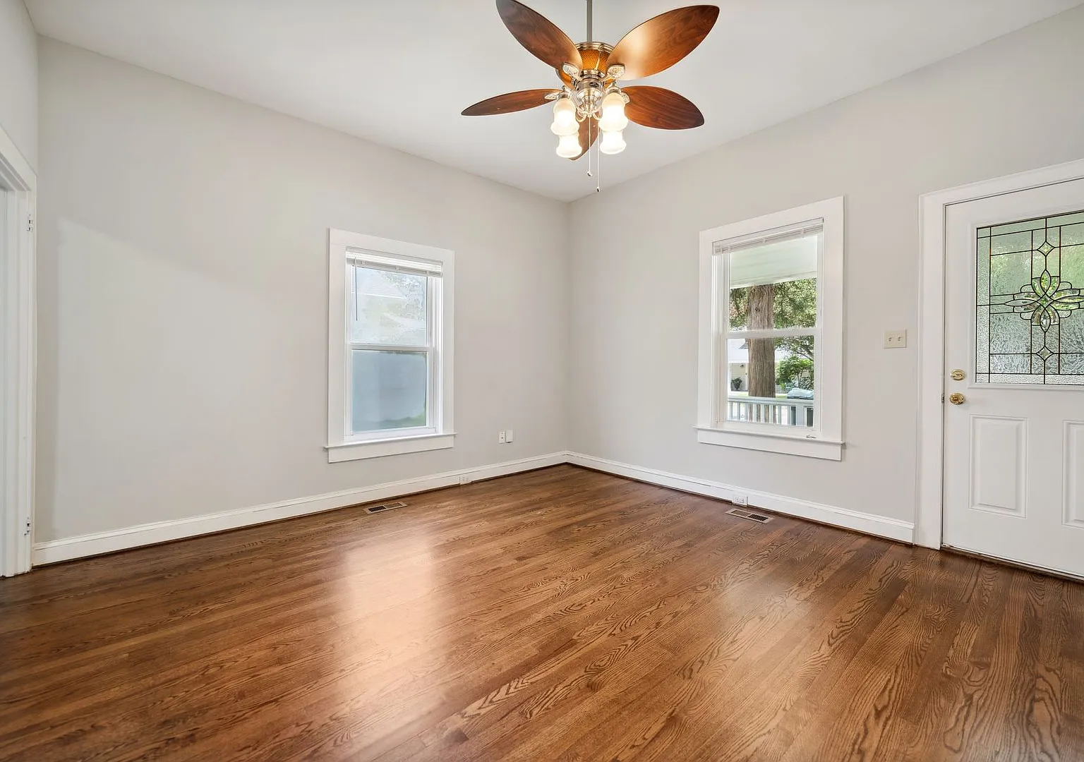 Recently Updated 3 Bed 1 Bath in Old West Durham With Massive Fenced In Back Yard!! — Photo 3