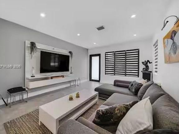 2nd image of 315 NW 40th St #1