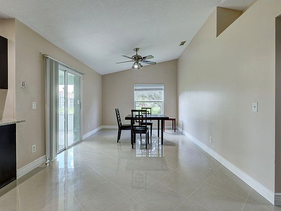 Home For Sale In Port Saint Lucie
