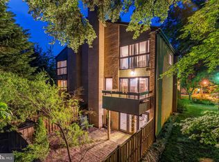 3131 Eakin Park Ct, Fairfax, VA 22031