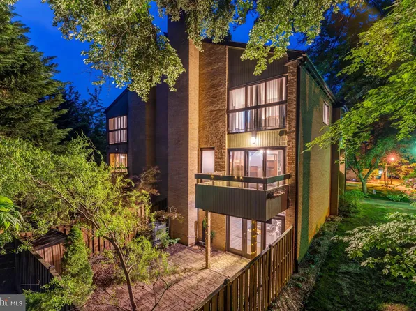 3131 Eakin Park Ct, Fairfax, VA 22031