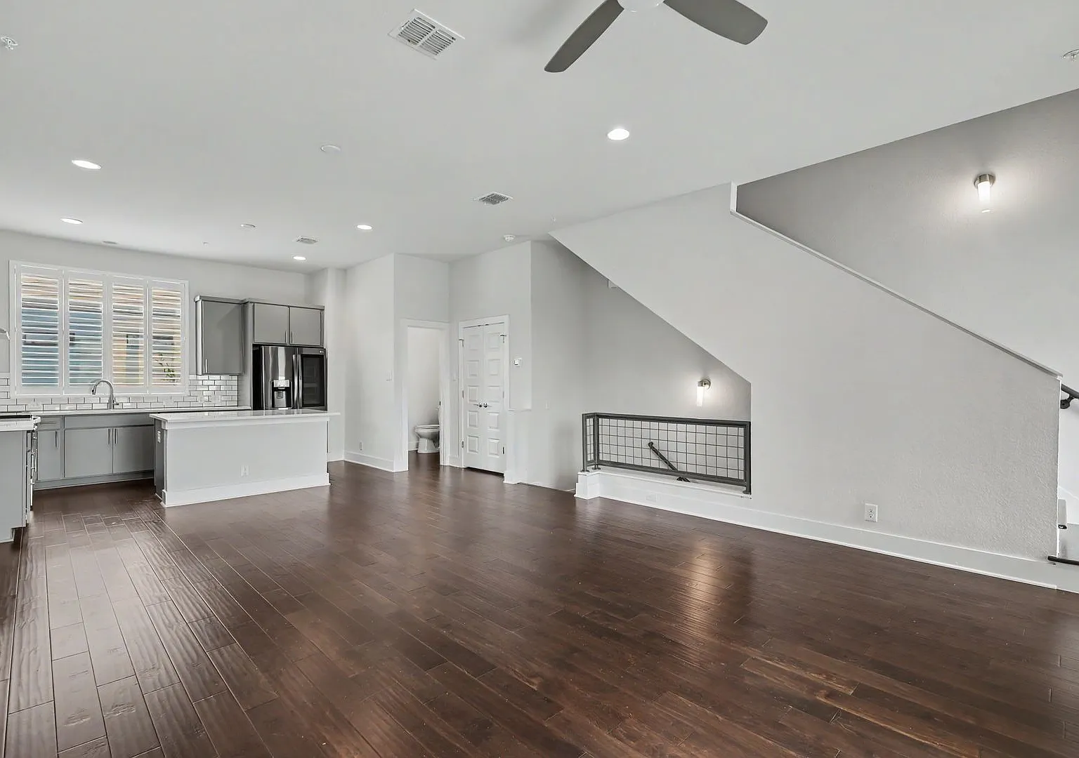 4 Week Free Move-In Incentive! Modern Downtown SA Townhome | Rooftop Balcony, Private Garage & Al... — Photo 1
