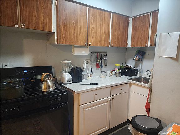 3rd image of 9G Blue Hill Commons Drive