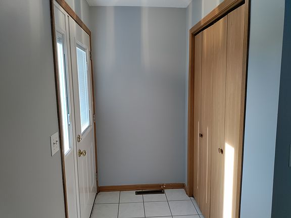 3rd image of 141 E Division St #141