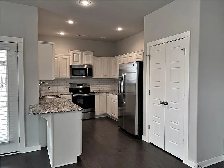 3901 Peachwood Dr — Photo 4