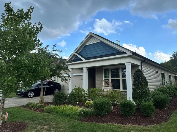 5138 Garnet Hill Dr, Clemmons, NC 27012