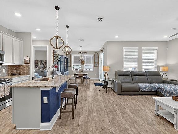 3rd image of 231 Messina Pl